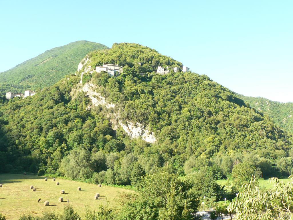 Вілла Agriturismo Casale La Palombara Cerreto di Spoleto Екстер'єр фото